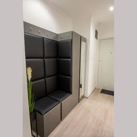 Abraapartman2 700m Apartment